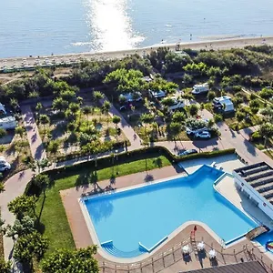 *** База отдыха Miramare Village Италия